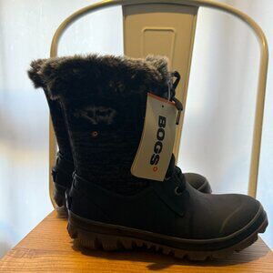 Bog Arcata Cozy winter boots NWT
